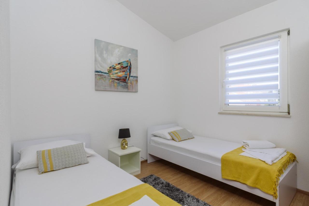 Apartments Villa Sanda - With Pool Trogir Exterior foto