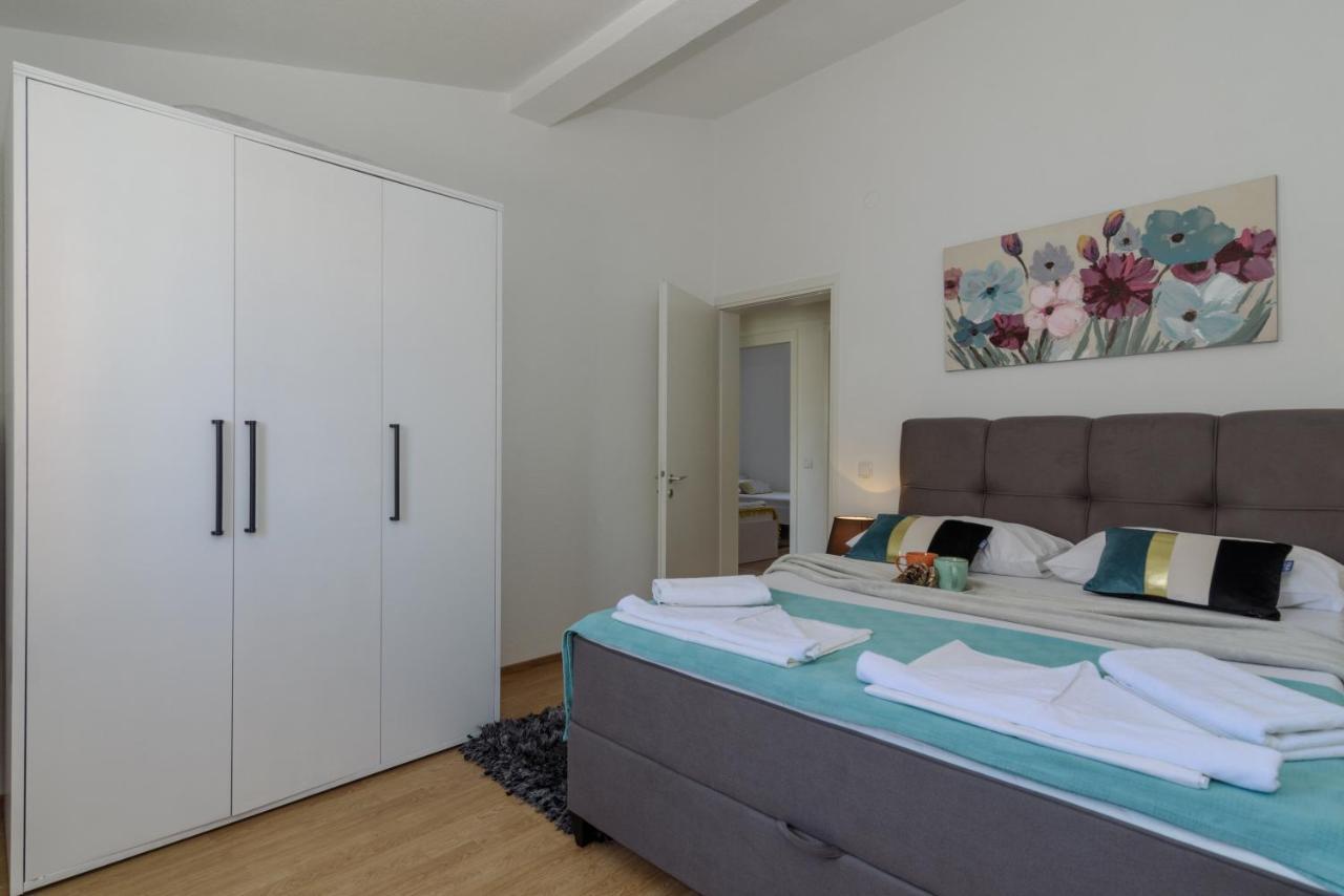 Apartments Villa Sanda - With Pool Trogir Exterior foto