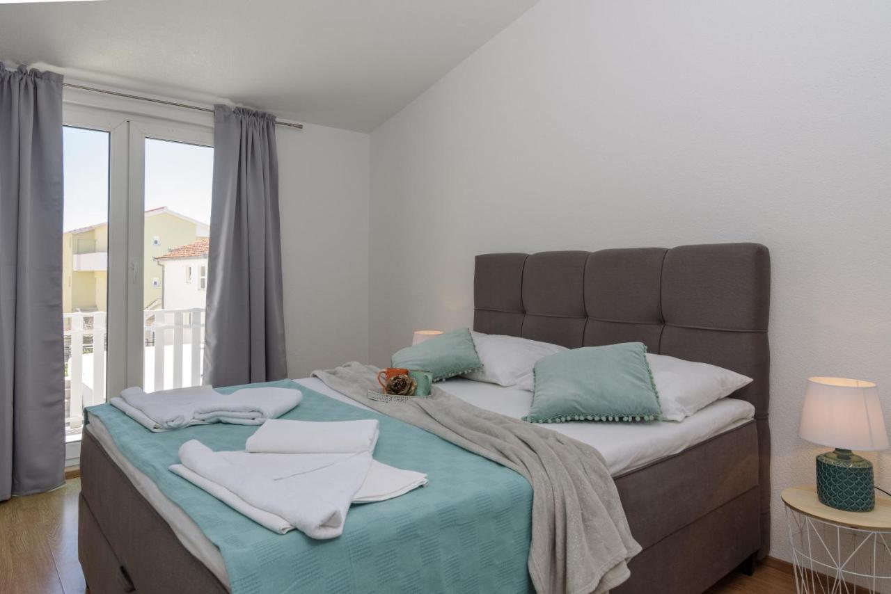 Apartments Villa Sanda - With Pool Trogir Exterior foto