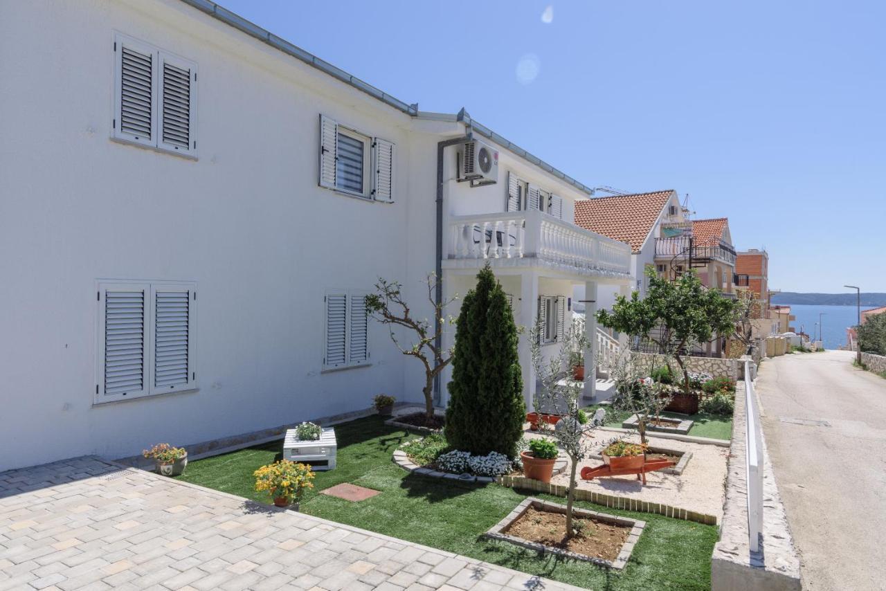 Apartments Villa Sanda - With Pool Trogir Exterior foto