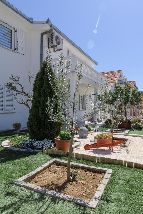 Apartments Villa Sanda - With Pool Trogir Exterior foto