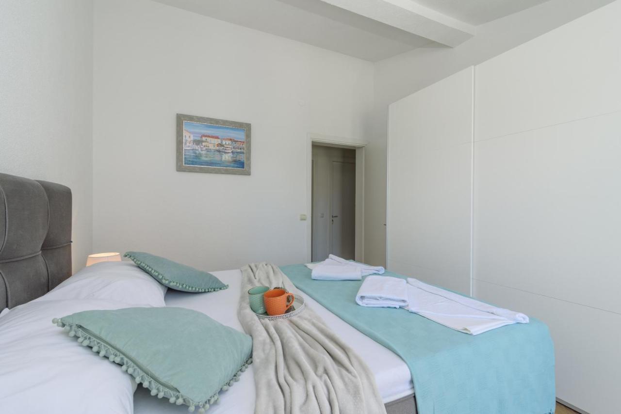 Apartments Villa Sanda - With Pool Trogir Exterior foto