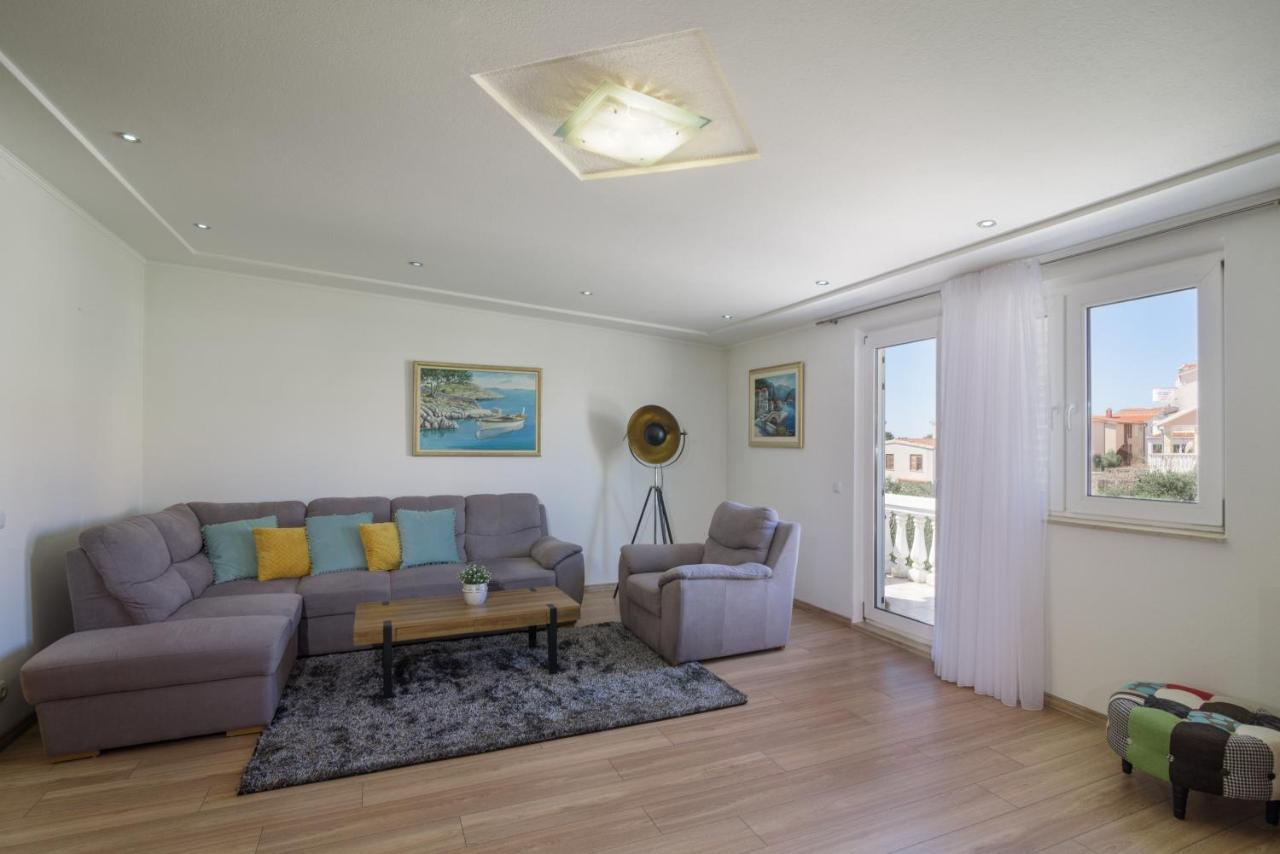 Apartments Villa Sanda - With Pool Trogir Exterior foto