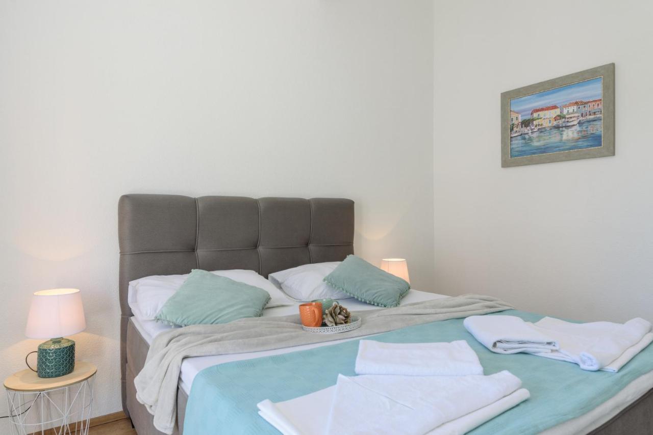 Apartments Villa Sanda - With Pool Trogir Exterior foto