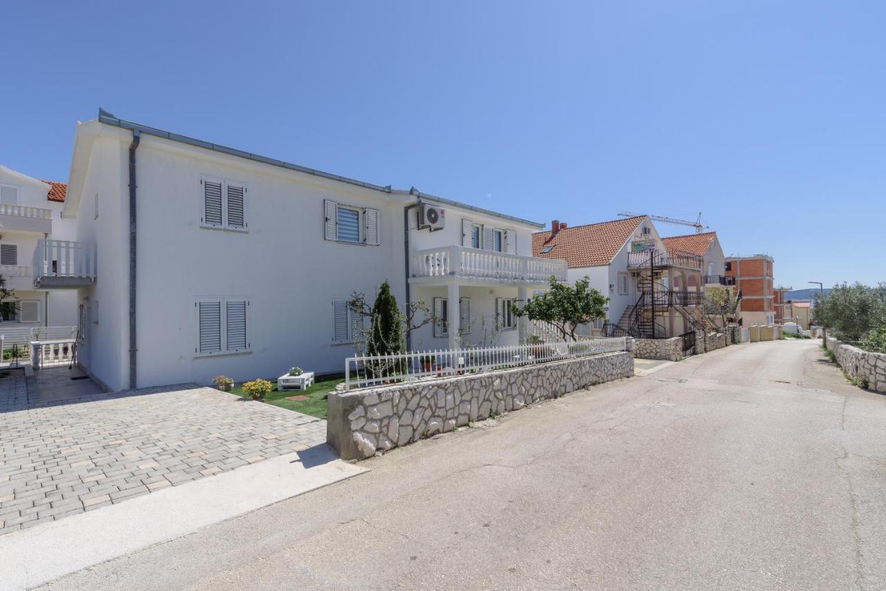Apartments Villa Sanda - With Pool Trogir Exterior foto