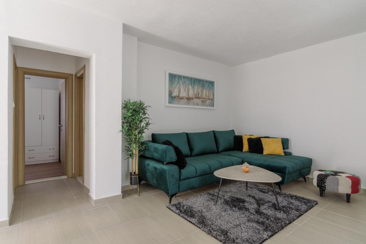 Apartments Villa Sanda - With Pool Trogir Exterior foto