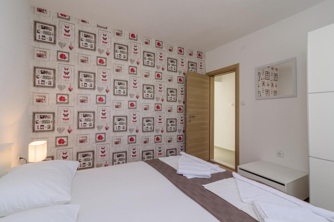 Apartments Villa Sanda - With Pool Trogir Exterior foto