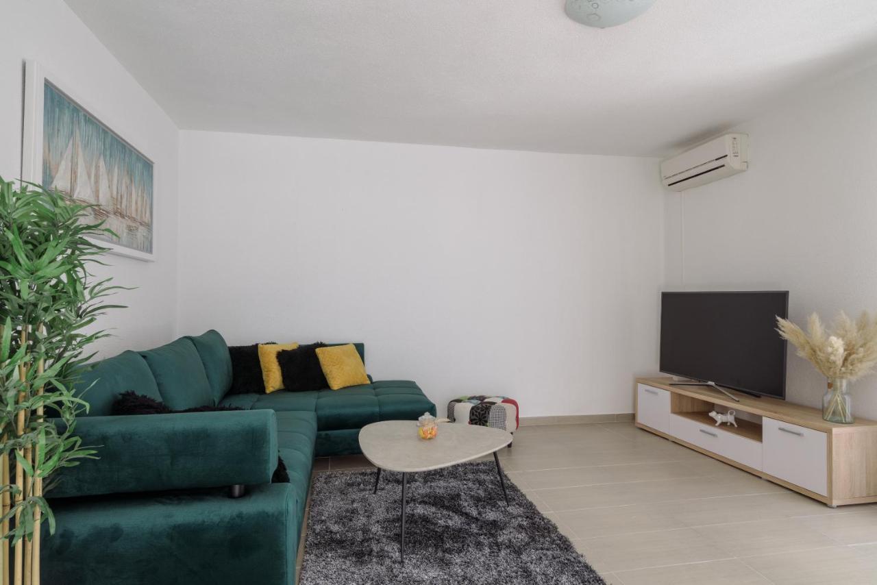 Apartments Villa Sanda - With Pool Trogir Exterior foto