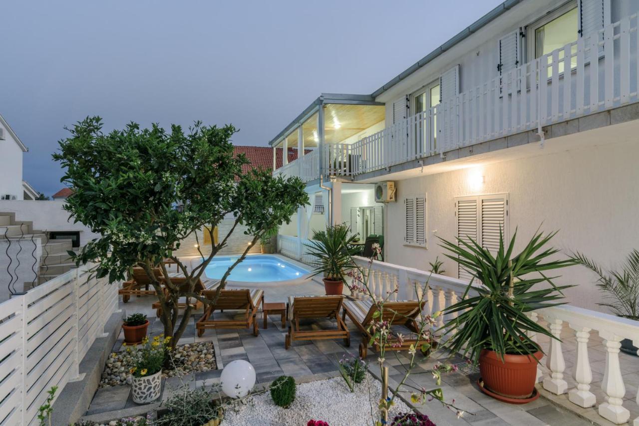 Apartments Villa Sanda - With Pool Trogir Exterior foto