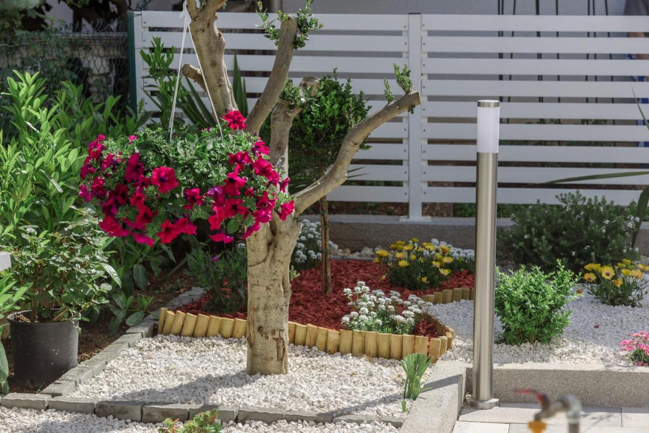 Apartments Villa Sanda - With Pool Trogir Exterior foto